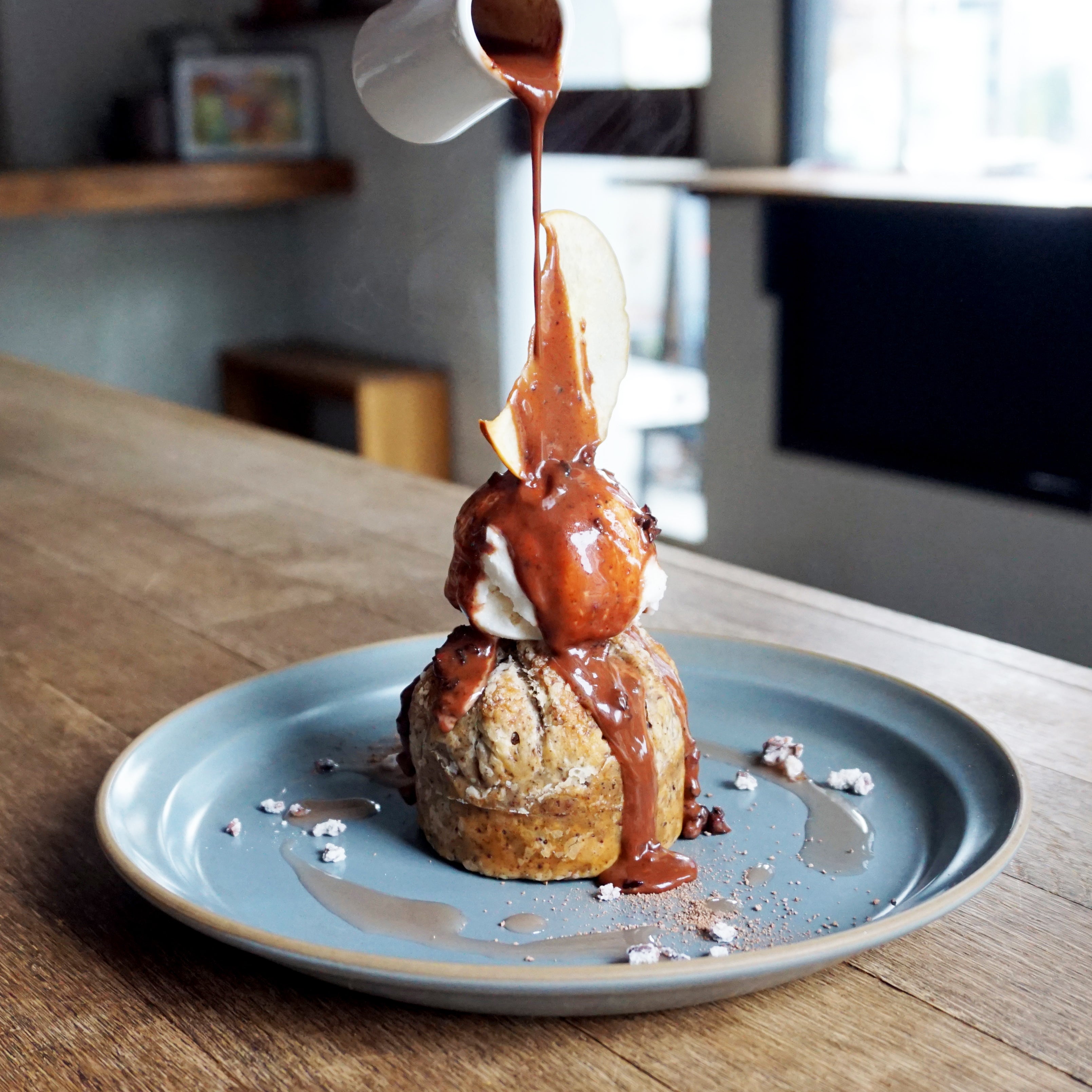 毎冬不動の人気の期間限定あったかスイーツ「チョコレートアップルパイ