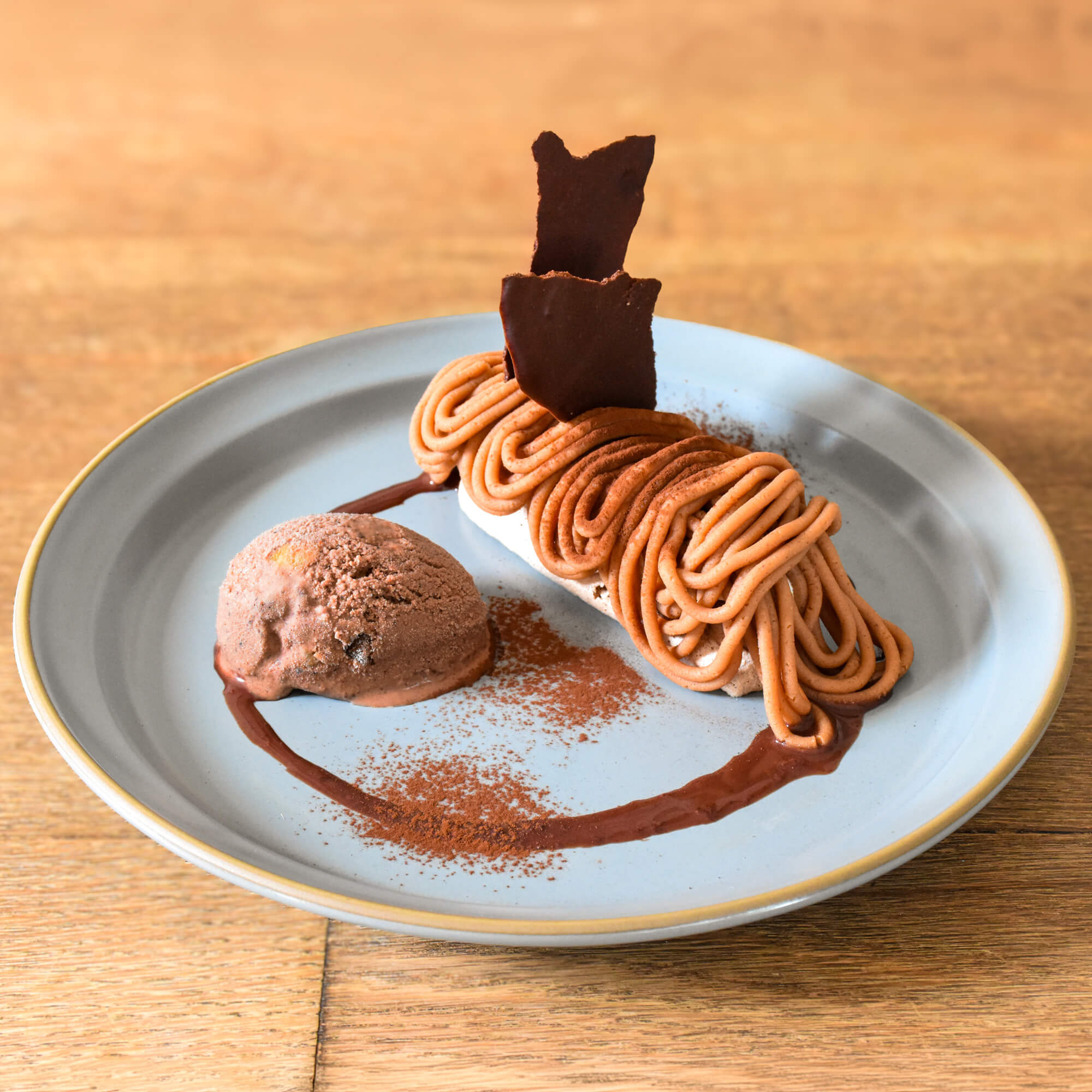 チョコレートによって変化する栗の印象を楽しむ、4種のチョコレートを