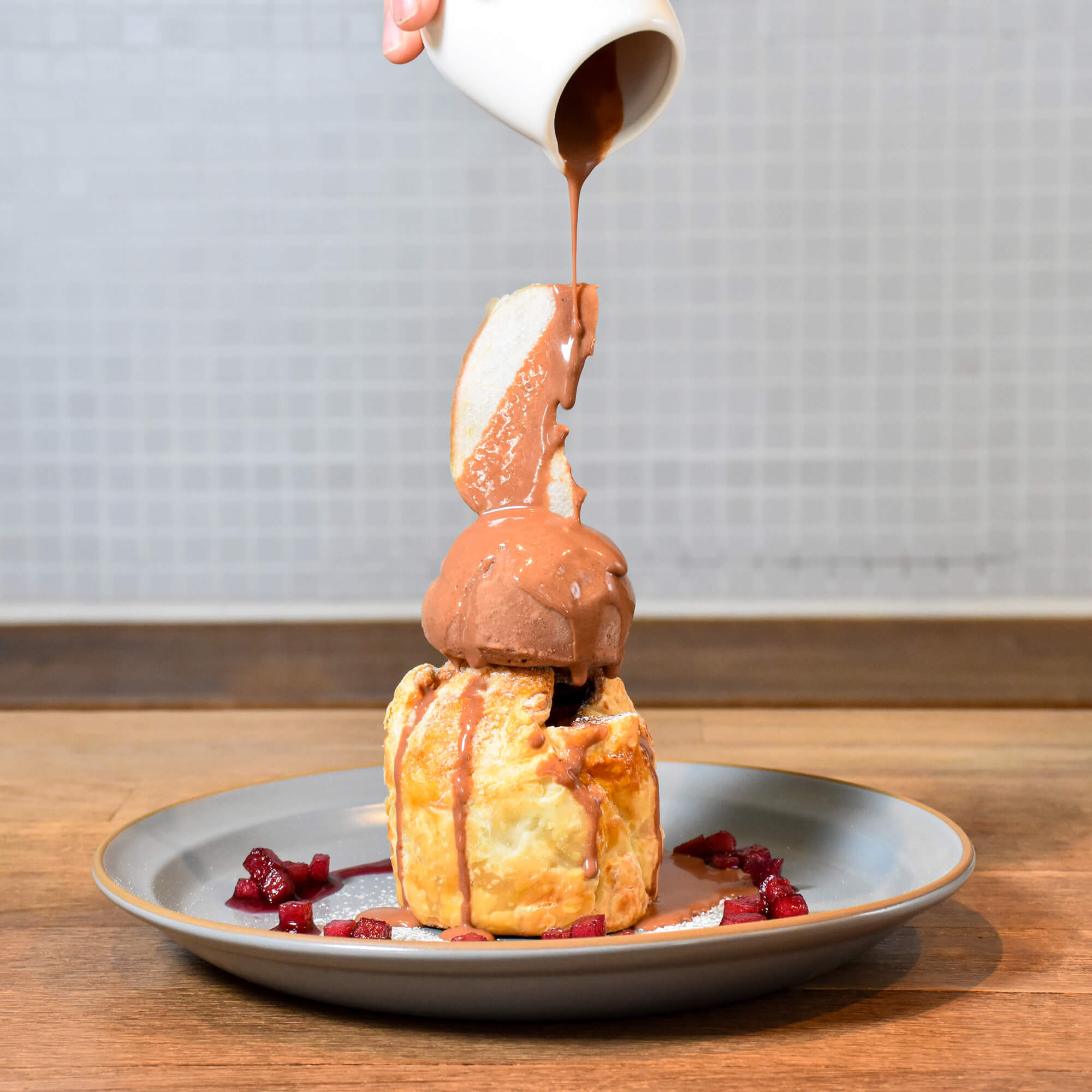 あったか冬スイーツ、富ヶ谷本店限定の 「チョコレートアップルパイ