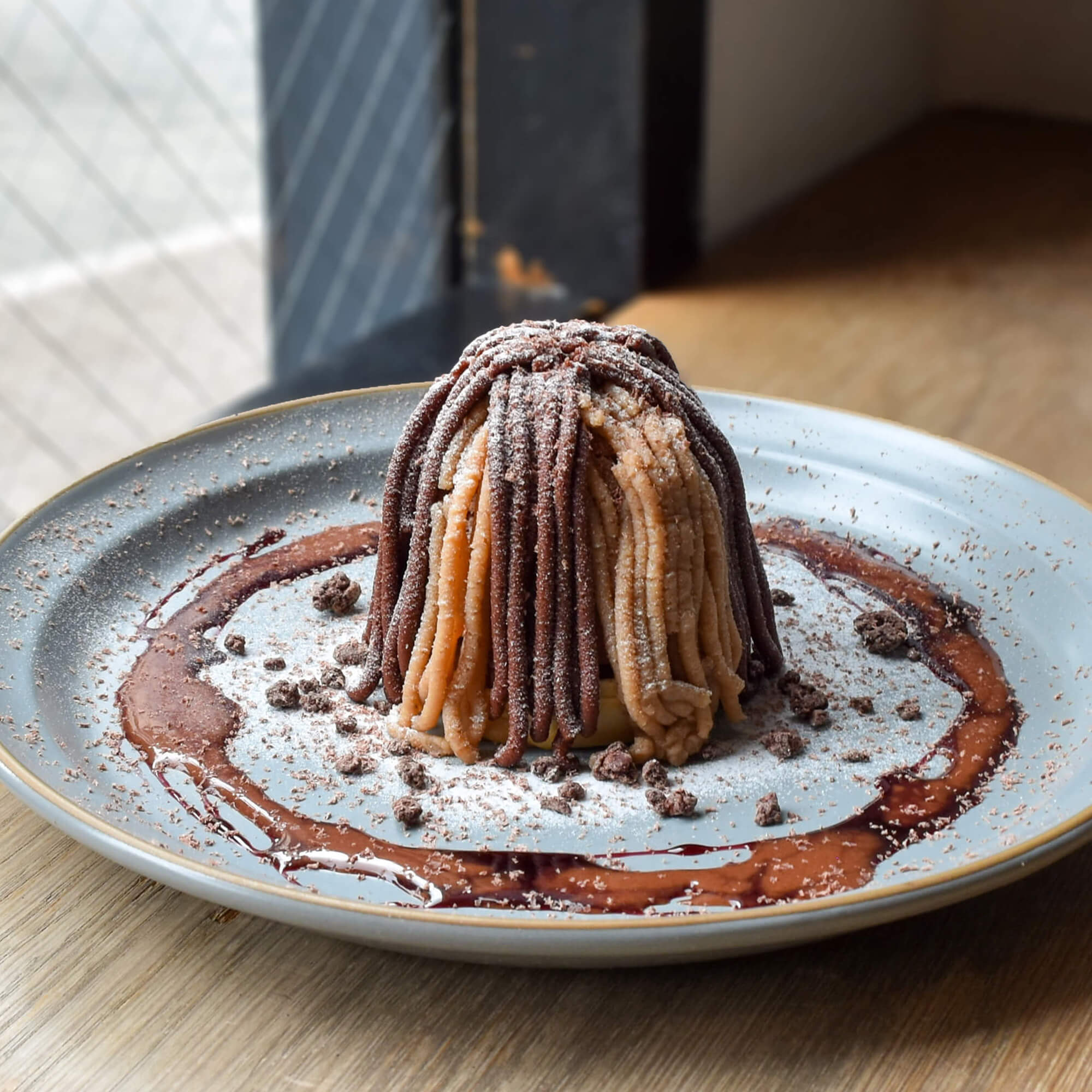 チョコレート専門店ならでは、栗とチョコレートを白あんが引き立てる