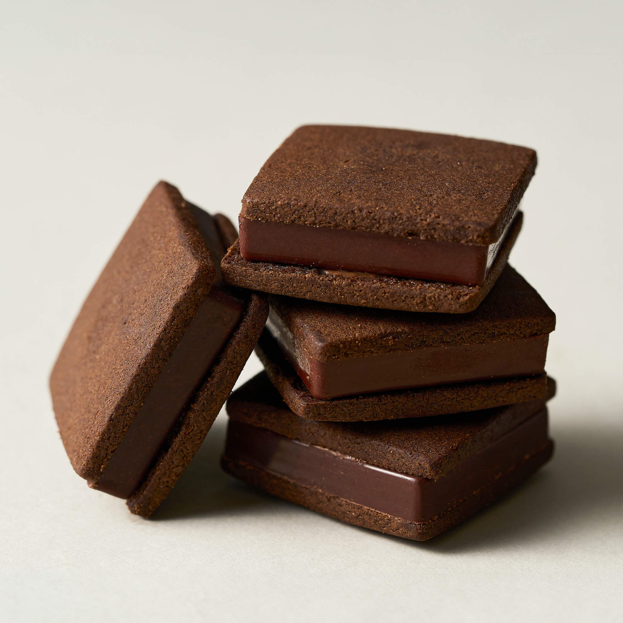 チョコレートサンドクッキー 4種（8粒入） – Minimal - Bean to Bar