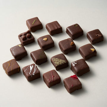 4人の職人による「The Four Hands Collection」登場。厳選カカオのオリジナルチョコレートと素材のマリアージュを楽しむ16種ボンボンショコラ