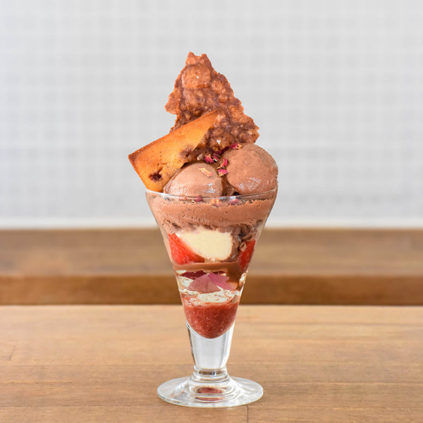 冬限定の本格苺チョコレートパフェが登場。6ヶ国のカカオ豆使った