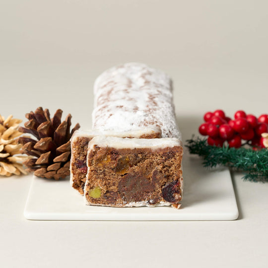 3種のチョコレート＆フルーツをたっぷり用いた、香り高いシュトーレン風ガトーショコラ11月8日発売