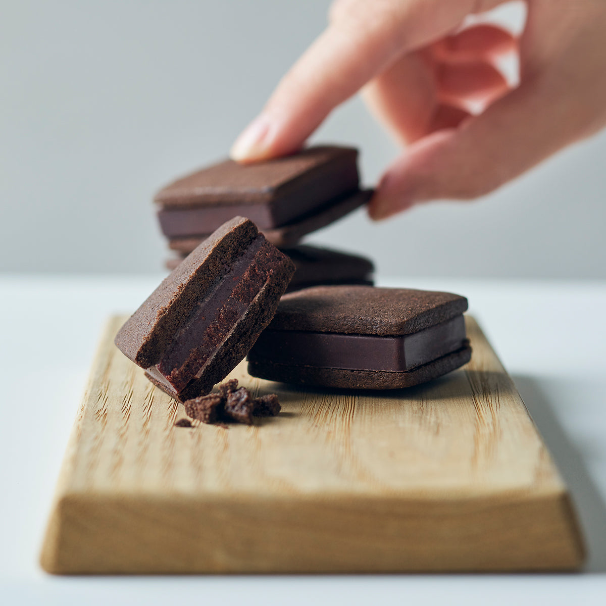 チョコレートサンドクッキー 4種（8粒入）×4箱セット – Minimal - Bean